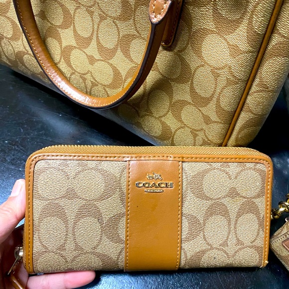 Coach Purse Set (Authentic) - Picture 5 of 5